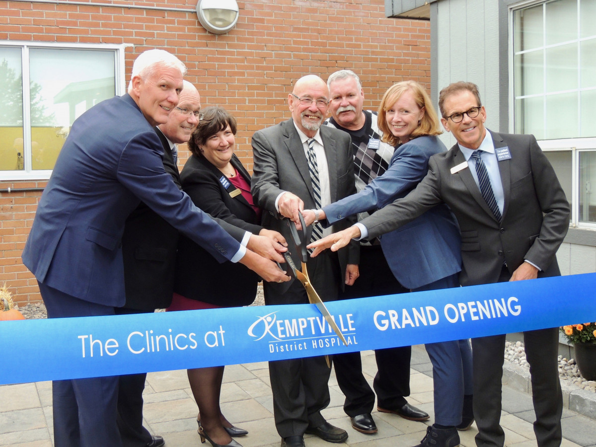 Official-clinic-ribbon-cutting